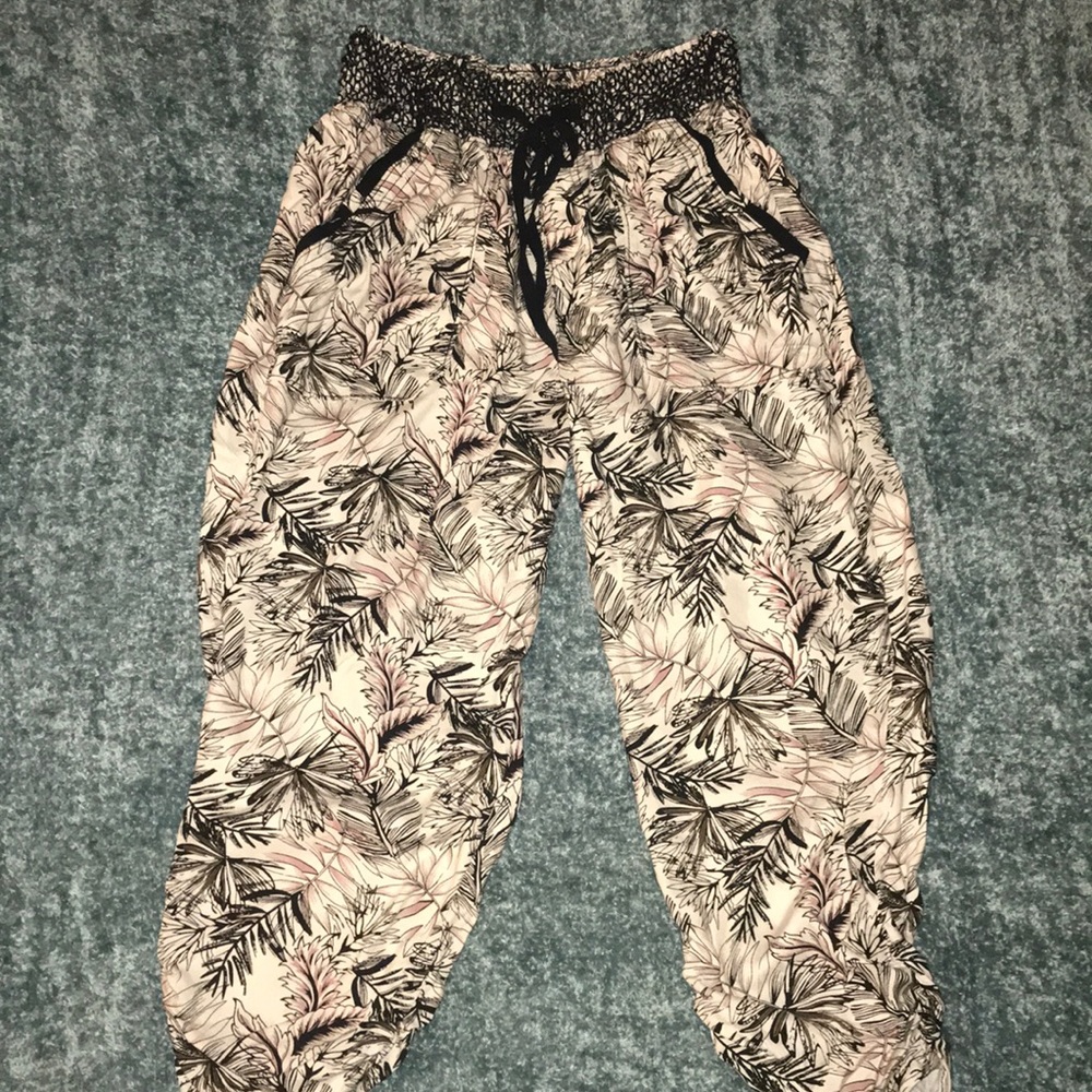 3/15$ Comfy pants with leaves
